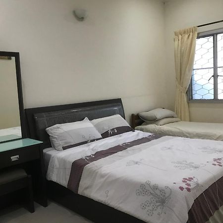 Carols Guesthouse Near Jonker And Satay Celup Малакка Экстерьер фото
