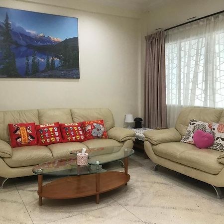 Carols Guesthouse Near Jonker And Satay Celup Малакка Экстерьер фото