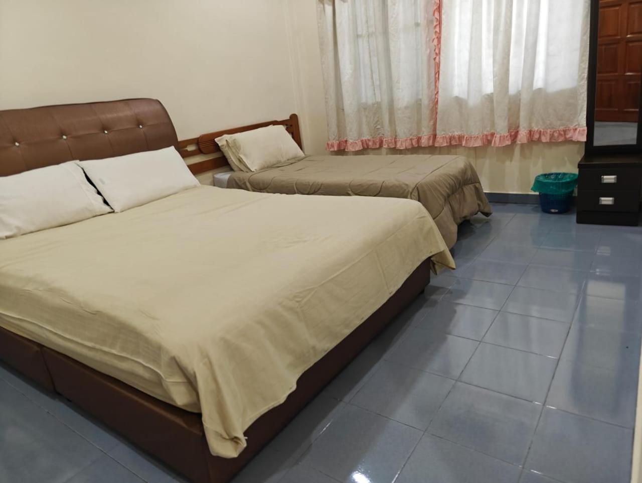 Carols Guesthouse Near Jonker And Satay Celup Малакка Экстерьер фото